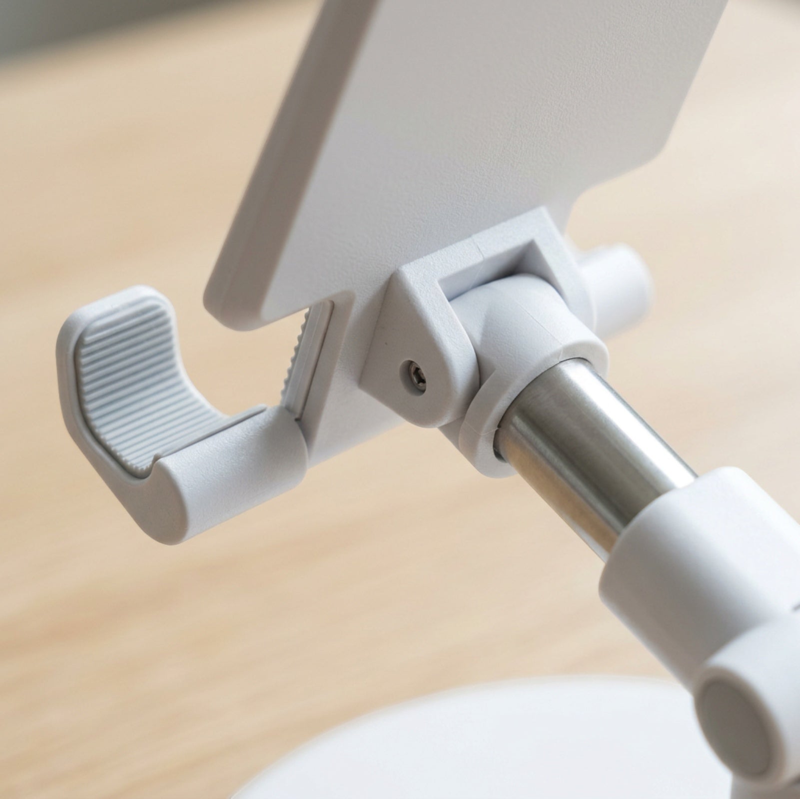 Cenly Telescopic Weighted-Base Phone Stand White - Detail view
